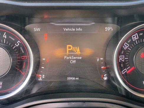 Used 2022 Dodge Challenger R/T w/ Driver Convenience Group image 10