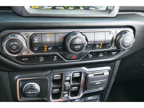Used 2022 Jeep Wrangler Unlimited Sahara AWD/4WD image 22