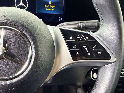 Used 2025 Mercedes-Benz GLB 250 image 12