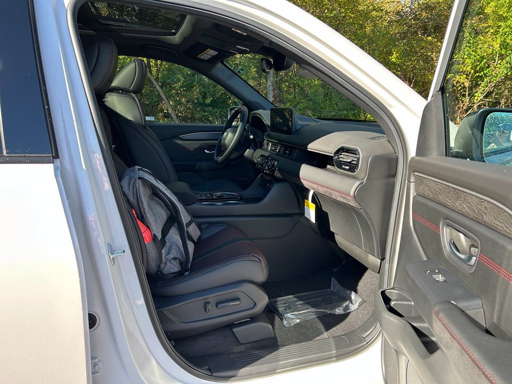 New 2026 Honda Pilot Black Edition image 9