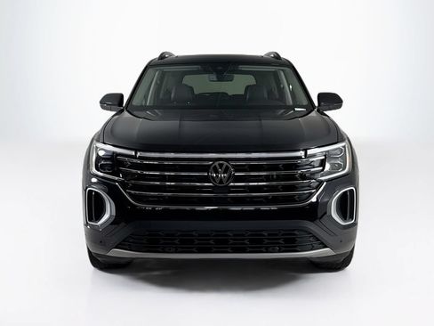 Used 2024 Volkswagen Atlas SE w/ Panoramic Sunroof Package FWD image 8