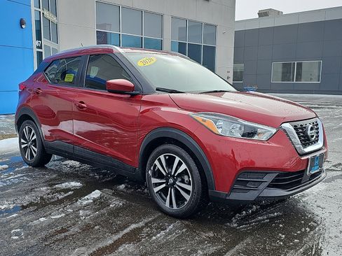 Used 2020 Nissan Kicks SV image 3