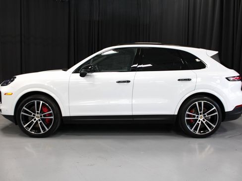 Certified 2024 Porsche Cayenne S image 2