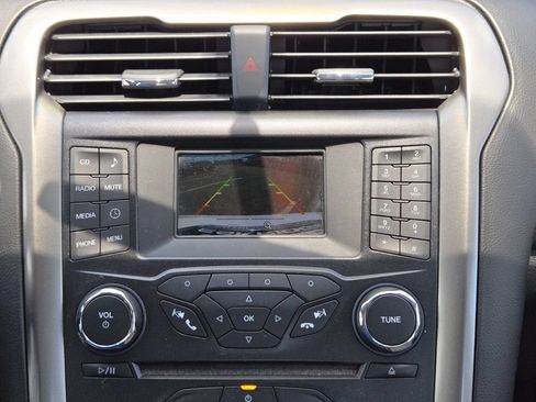 Used 2017 Ford Fusion S FWD image 18