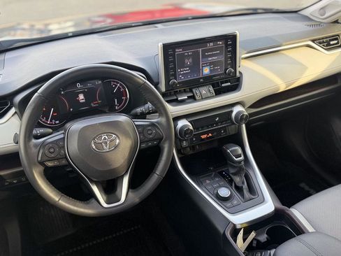 Used 2020 Toyota RAV4 Limited image 26
