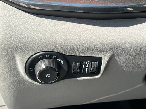 Used 2024 Jeep Compass Limited image 25