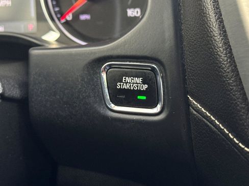 Used 2023 GMC Acadia SLT image 25