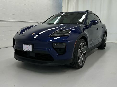 Used 2025 Porsche Macan 4 Electric AWD/4WD image 4