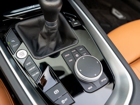Used 2025 BMW Z4 M40i w/ Edition RWD image 25