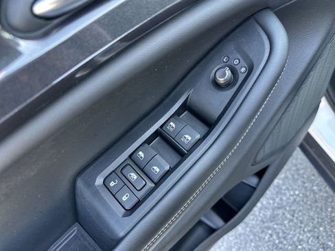 Used 2023 Jeep Grand Cherokee Laredo w/ Luxury Tech Group I AWD/4WD image 17