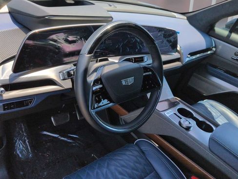 Used 2026 Cadillac Vistiq Premium Luxury AWD/4WD image 12