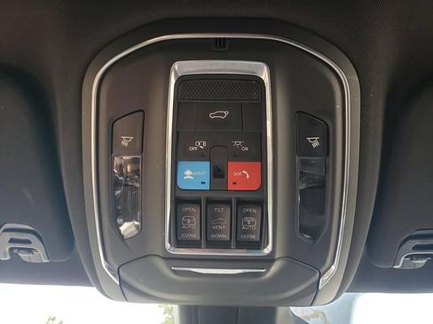 Used 2024 Jeep Wagoneer L Series III w/ Premium Group I AWD/4WD image 26