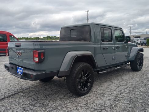 Used 2024 Jeep Gladiator Sport AWD/4WD image 3