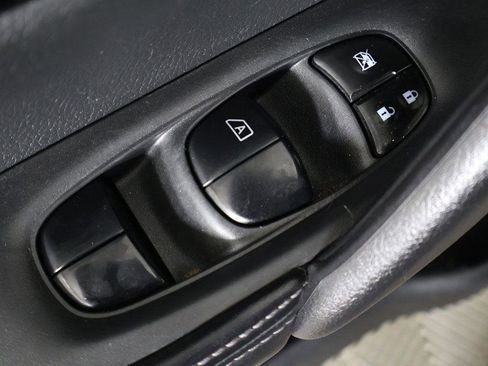 Used 2018 Nissan Rogue Sport SL w/ SL Premium Package image 37