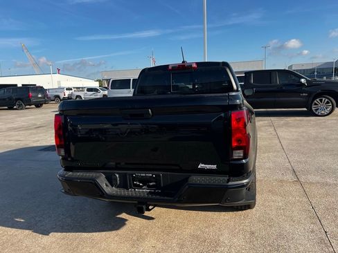 Used 2025 Chevrolet Colorado W/T w/ WT Custom Package image 6