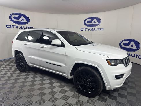 Used 2018 Jeep Grand Cherokee Altitude image 1