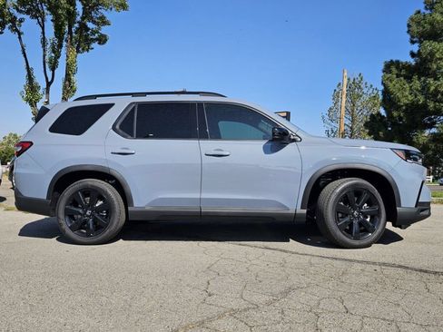 Used 2025 Honda Pilot Black Edition image 22