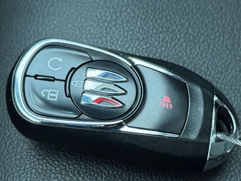 Used 2025 Buick Envista Sport Touring image 22