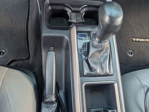 Used 2022 Toyota Tacoma SR5 w/ Technology Package RWD image 20