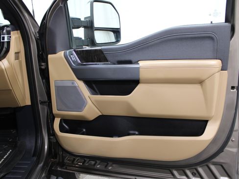 Used 2023 Ford F250 Lariat w/ Chrome Package image 30