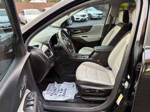 Used 2020 Chevrolet Equinox LS w/ LS Convenience Package image 9