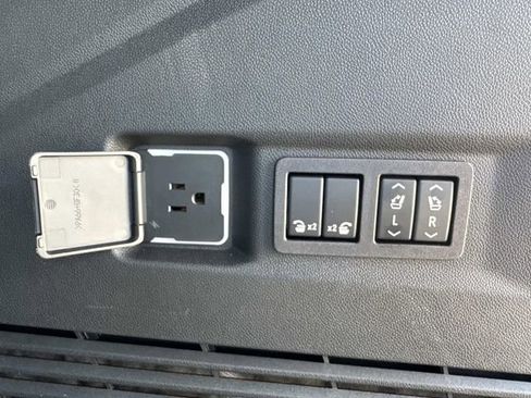 Used 2024 GMC Yukon Denali Ultimate image 15