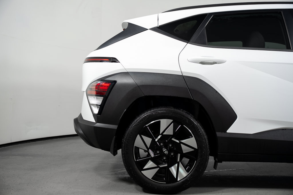 Used 2024 Hyundai Kona SEL FWD image 5