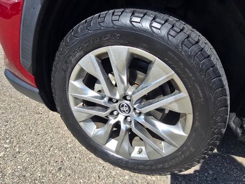 Used 2019 Toyota RAV4 Limited w/ Cold Weather Package AWD/4WD image 18