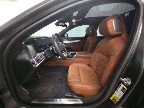 Used 2023 BMW i7 xDrive60 AWD/4WD image 12