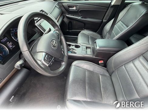 Used 2017 Toyota Camry XLE w/ Moonroof Package FWD image 17