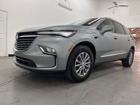 Used 2024 Buick Enclave Premium image 17