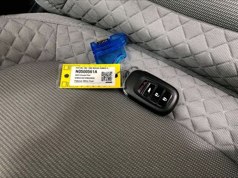 Used 2023 Honda Pilot LX image 30