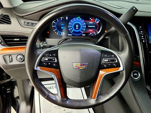 Used 2019 Cadillac Escalade Luxury AWD/4WD image 14