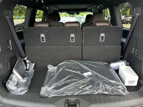 New 2025 Nissan Armada Platinum image 19