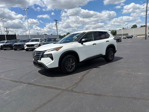Used 2024 Nissan Rogue S AWD/4WD image 22