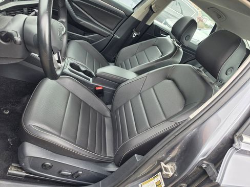 Used 2024 Volkswagen Jetta SE FWD image 6