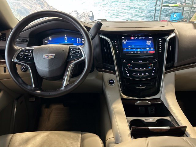 Used 2015 Cadillac Escalade Luxury AWD/4WD image 3