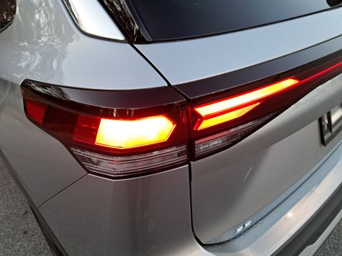 New 2026 Volkswagen Tiguan SE FWD image 31