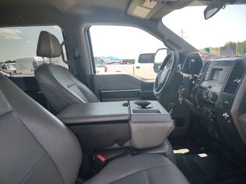 Used 2022 Ford F550 4x4 Crew Cab Super Duty w/ Power Equipment Group image 21