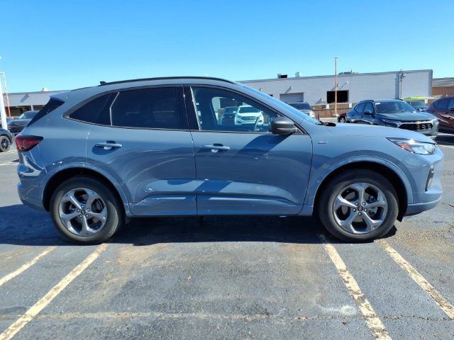 Used 2024 Ford Escape ST-Line w/ Tech Pack #1 AWD/4WD image 12