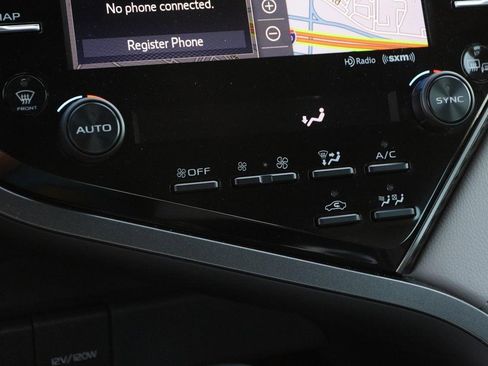 Used 2020 Toyota Camry XLE image 18