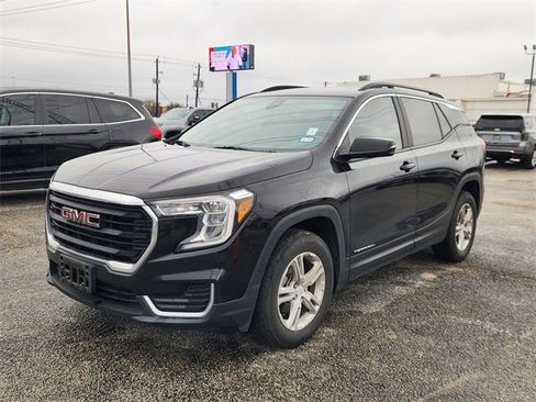 Used 2023 GMC Terrain SLE w/ Driver Convenience Package image 3