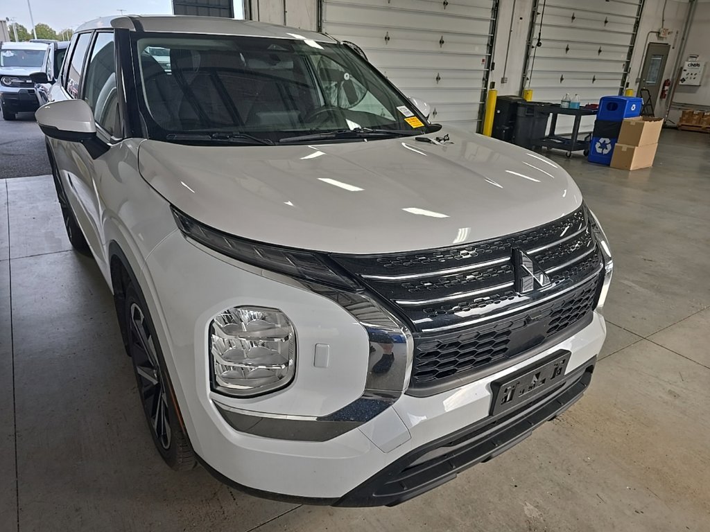 Used 2022 Mitsubishi Outlander ES AWD/4WD image 1