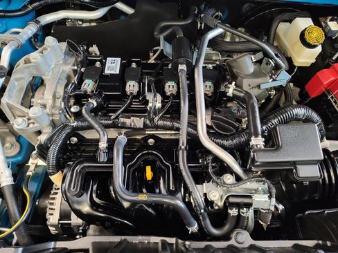 Used 2025 Nissan Kicks SR FWD image 28