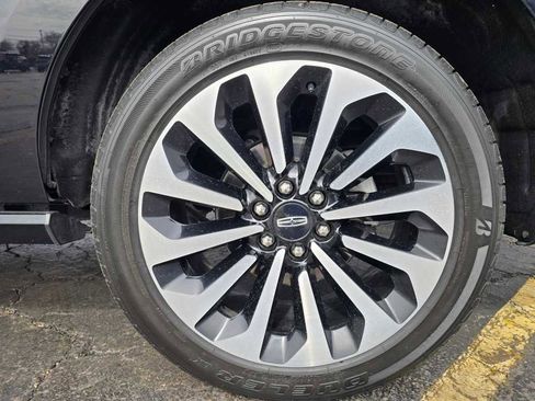 Used 2023 Lincoln Navigator Reserve image 2