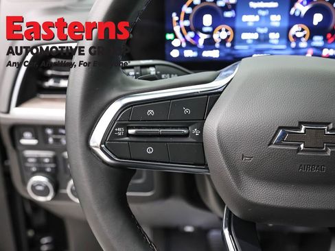 Used 2025 Chevrolet Suburban Z71 AWD/4WD image 15