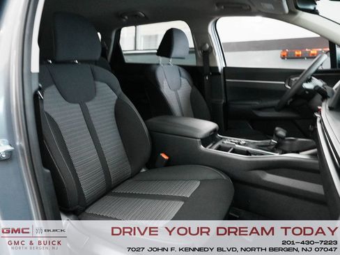 Used 2025 Kia Sorento LX image 39