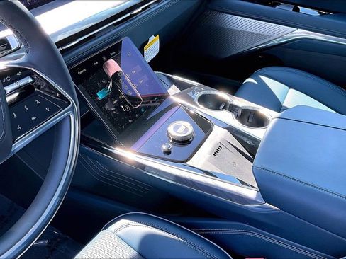 Certified 2025 Cadillac Escalade IQ Luxury 2 AWD/4WD image 18