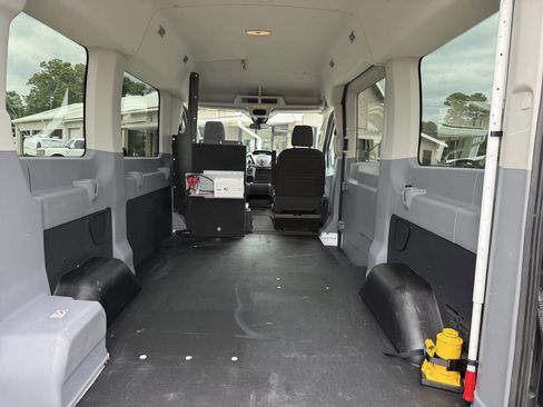 Used 2019 Ford Transit 150 XLT RWD image 9