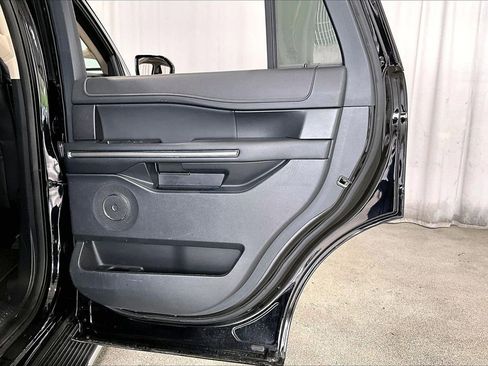 Used 2023 Ford Expedition XLT AWD/4WD image 23